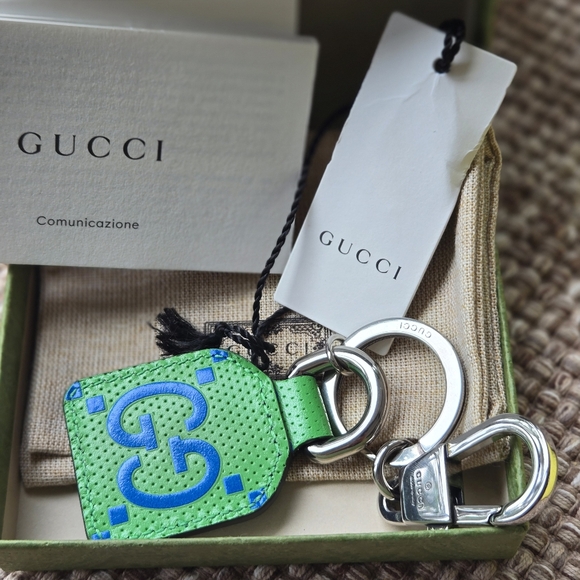 Gucci Logo Leathe Keychain - Picture 4 of 8